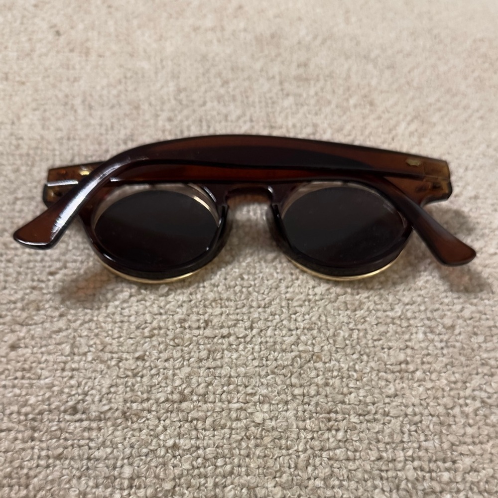 UNISEX Stylish Round Sunglasses with Gold Accents - Picture 7 of 11